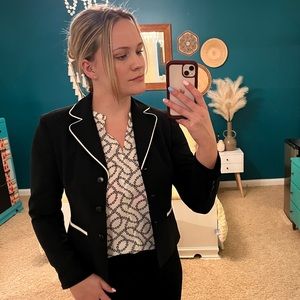 Petite sophisticate black cropped blazer